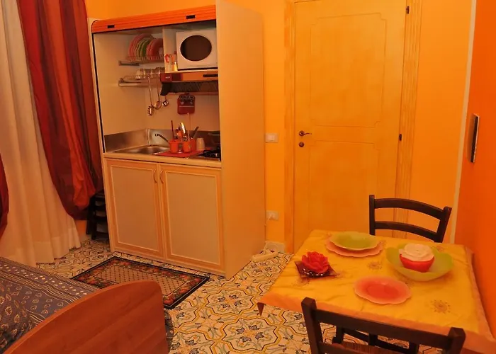 Roses מלון דירות 4*